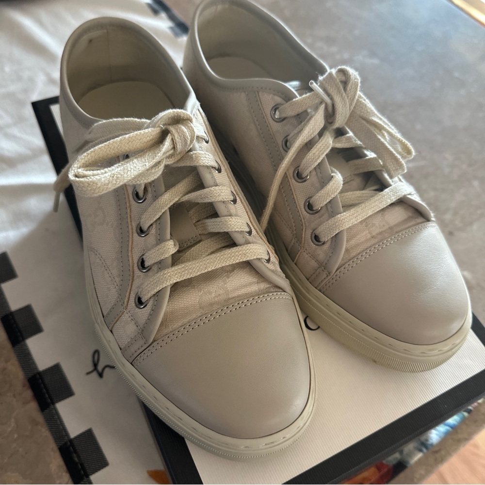 Gucci sneakers original size91/2 used liked new.  Color off white with box
